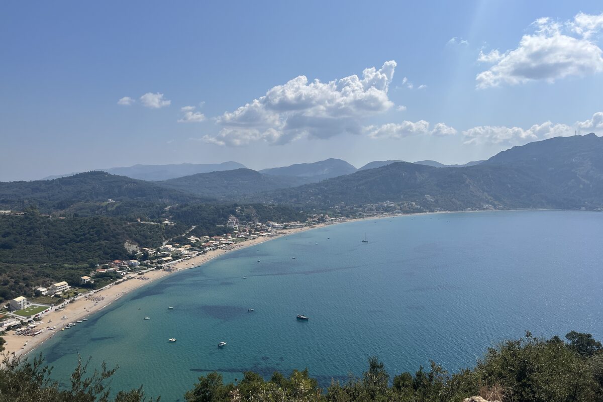 Agios Georgios &mdash; pohled z cesty k Porto Timoni