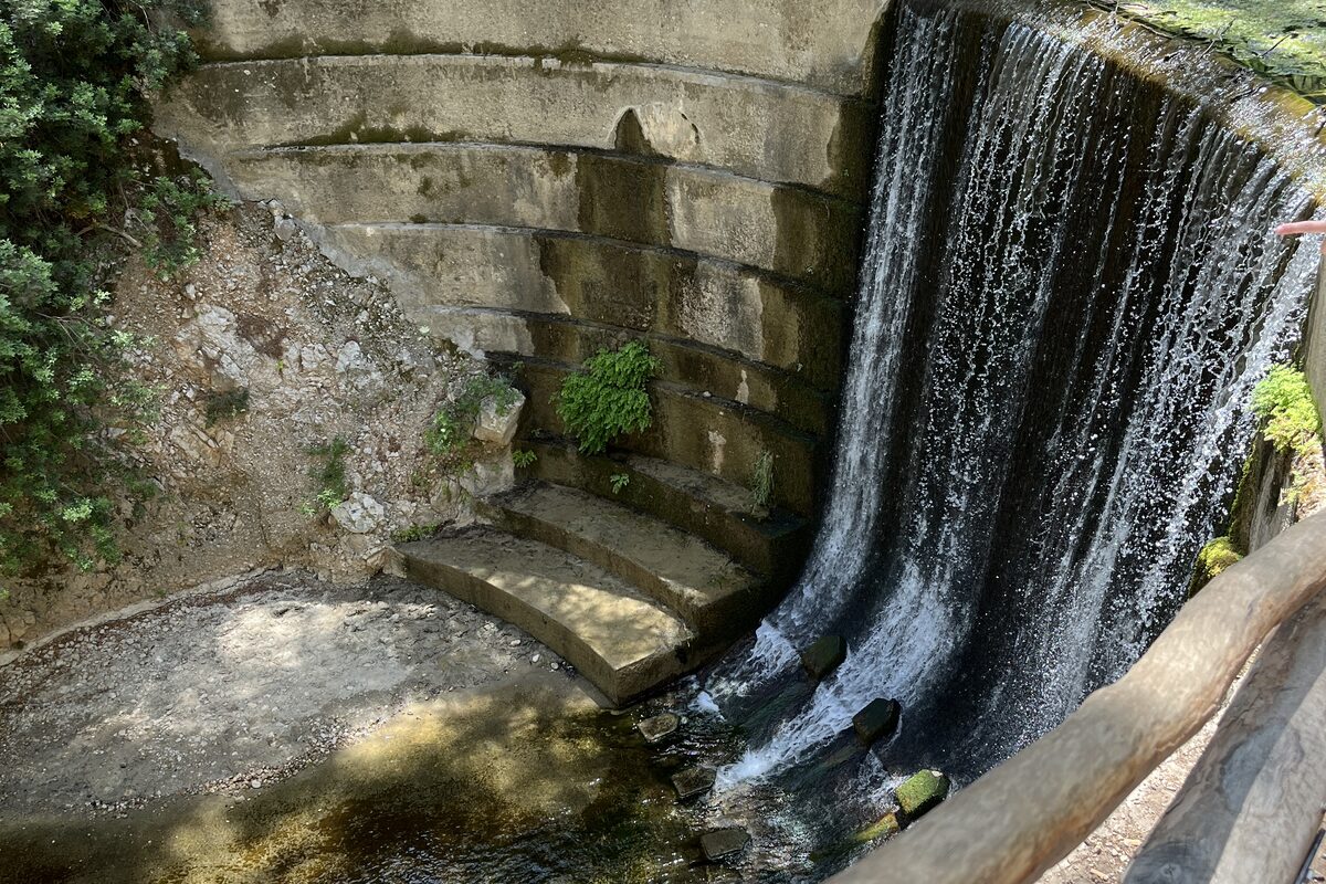 Epta Piges &mdash; vodop&aacute;d u Sedmi pramenů