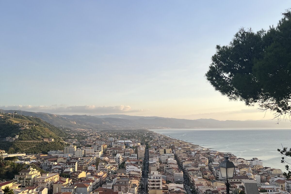 Capo d'Orlando &mdash; pohled na pobřežn&iacute; město