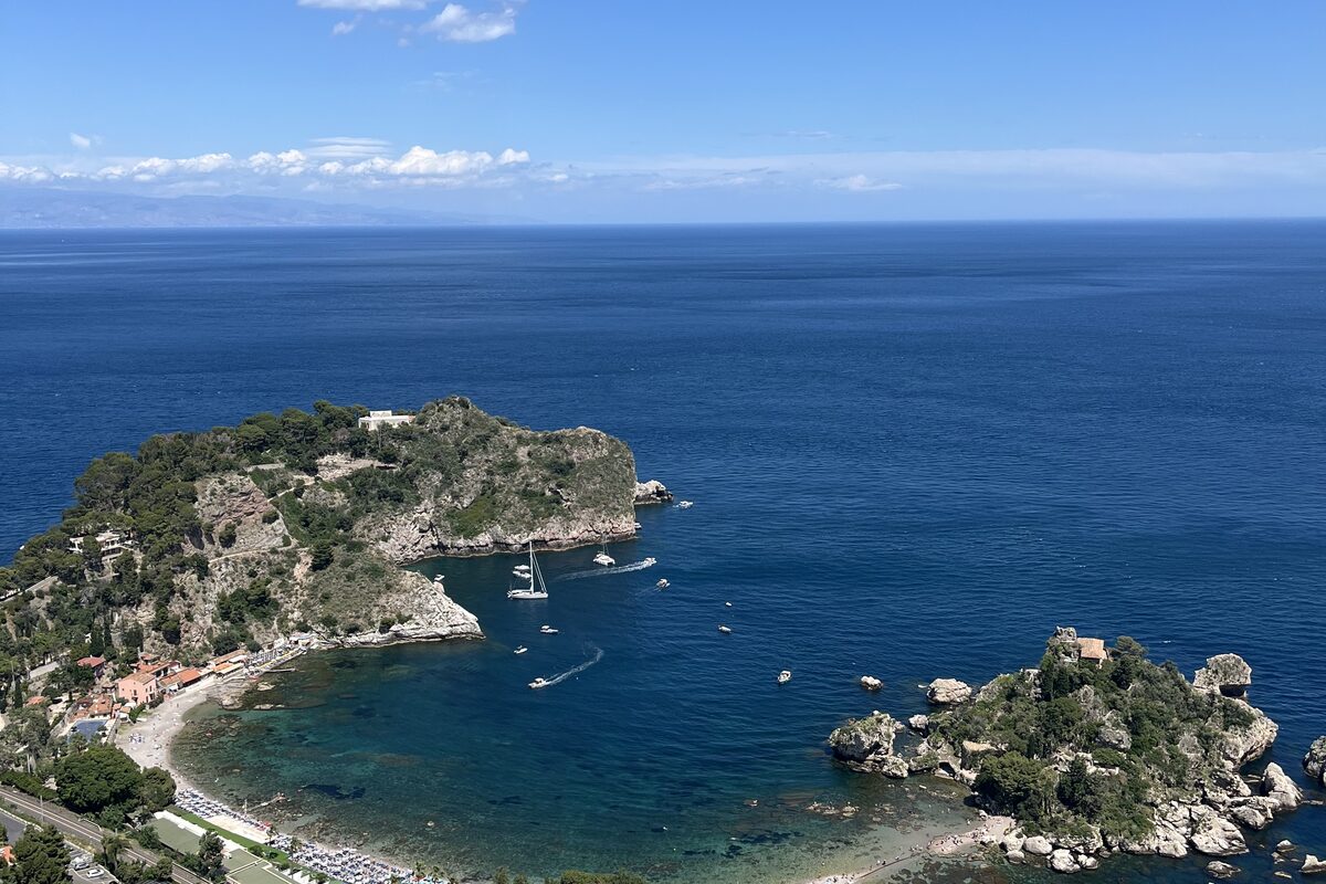 Lido di Taormina &mdash; pohled na pobřež&iacute;